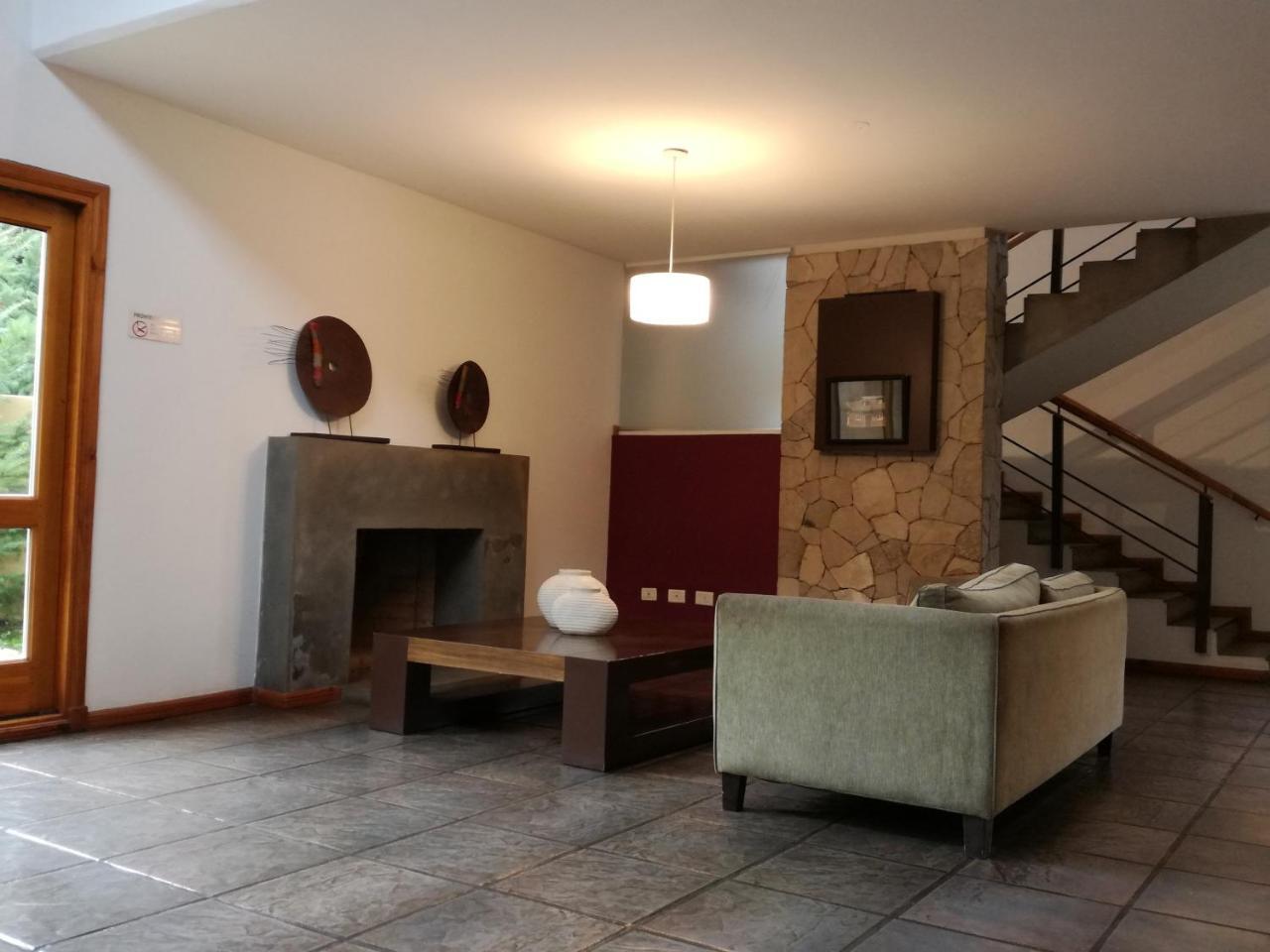Hosteria Aca Al Sur Villa La Angostura Eksteriør billede